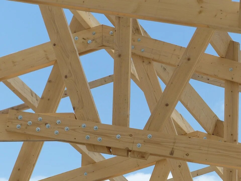 Tous les avantages de choisir une charpente en bois